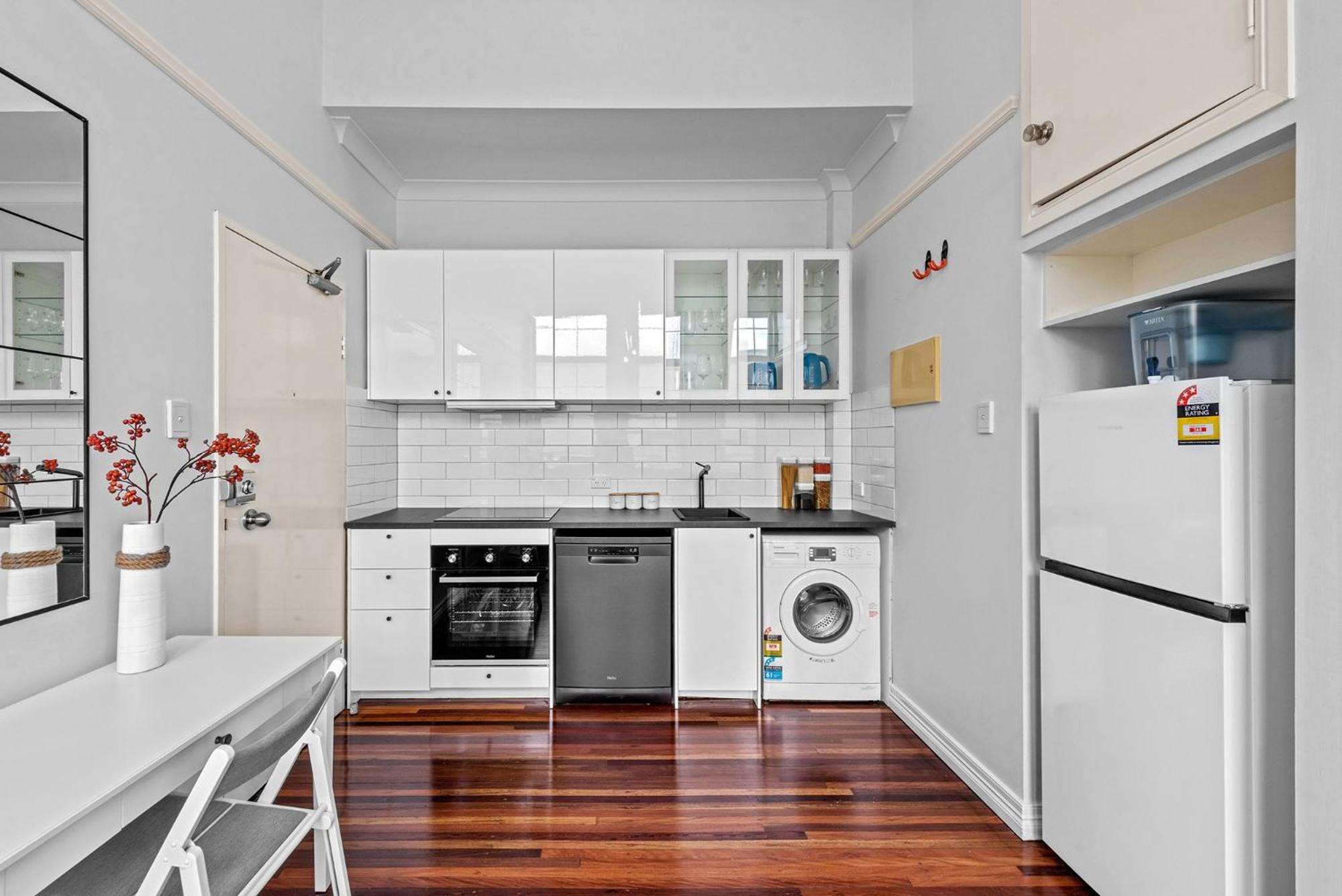 Stylish 1 Bedroom Retreat In The Heart Of Apartment Brisbane