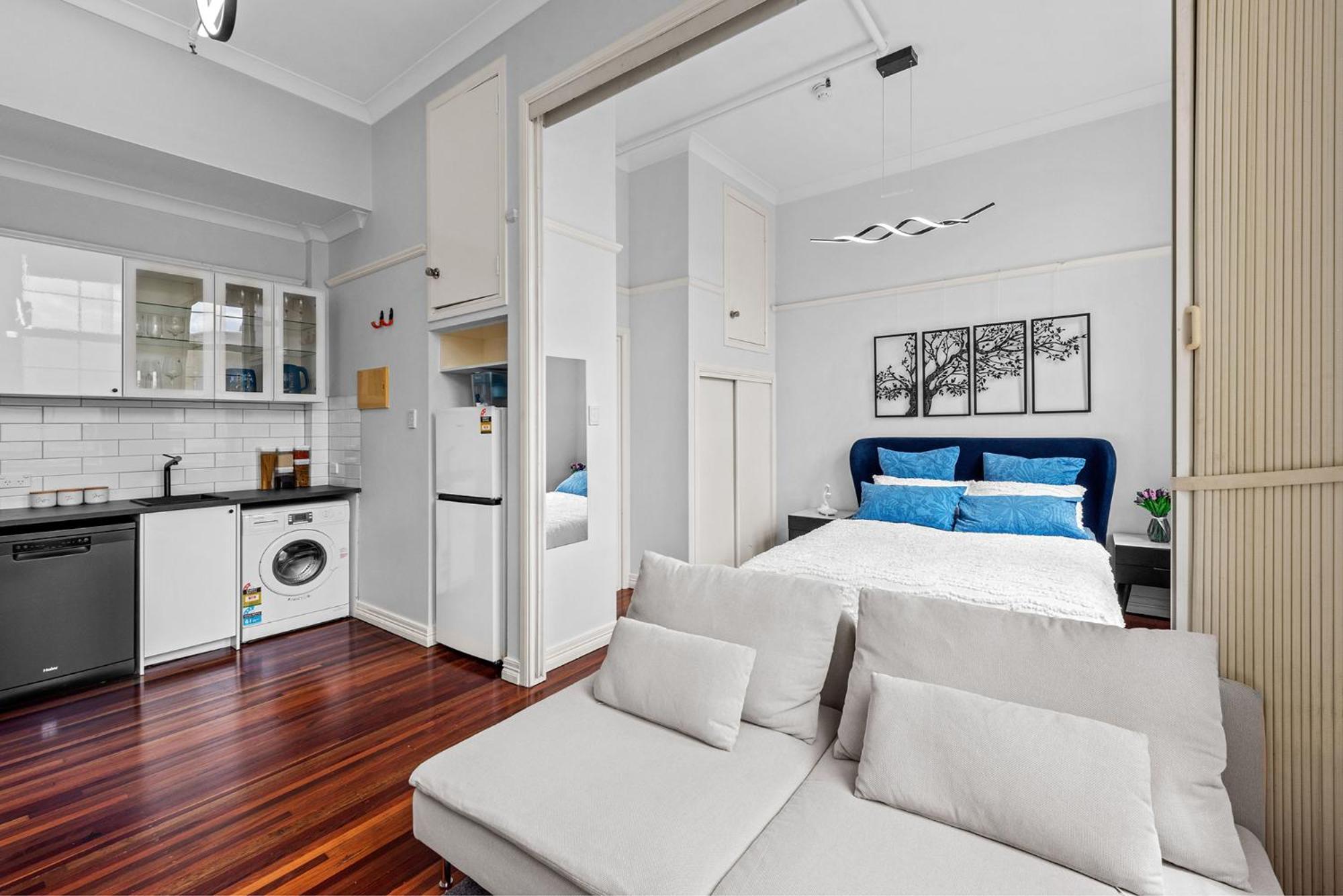 Stylish 1 Bedroom Retreat In The Heart Of Apartment *