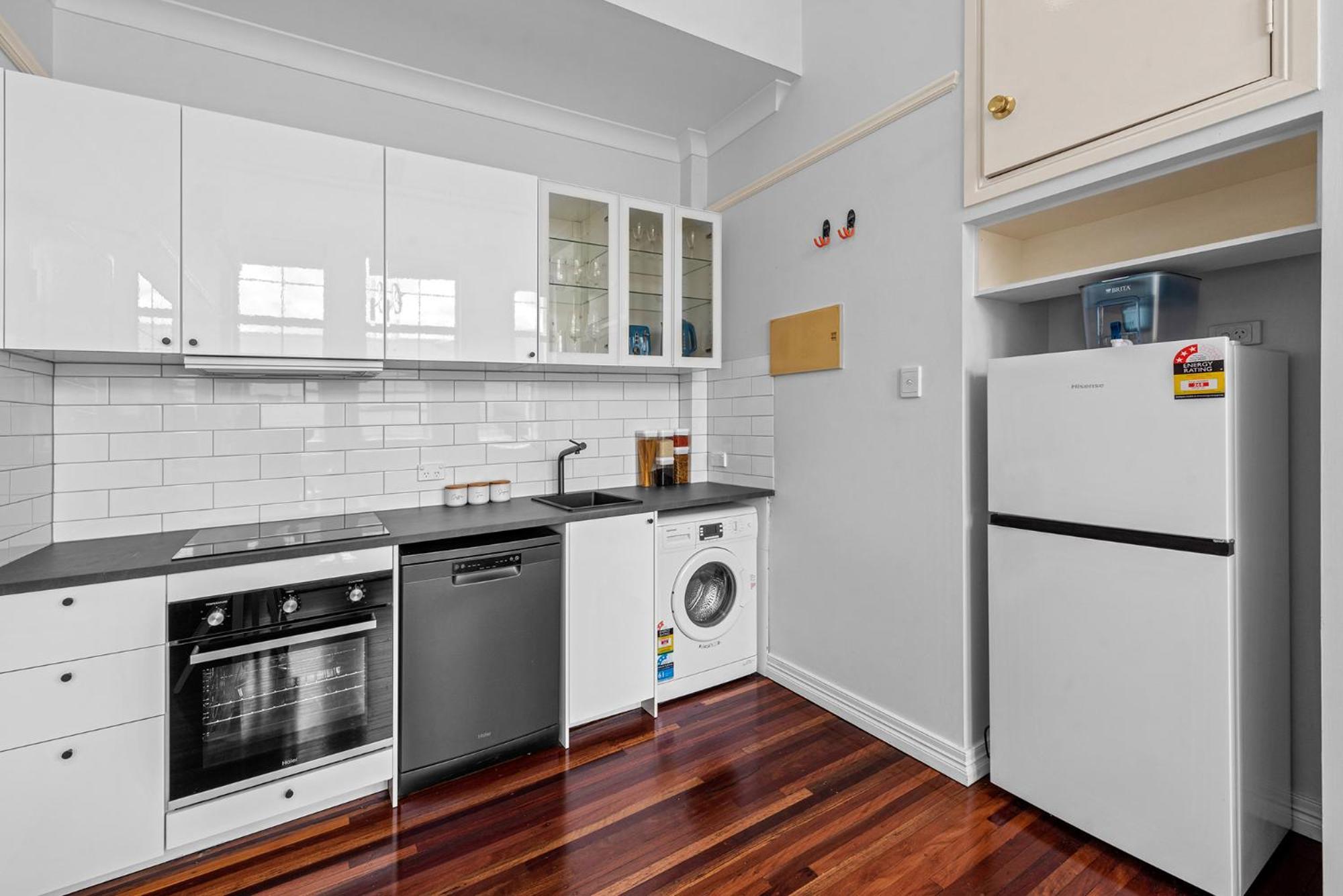 Apartment Stylish 1 Bedroom Retreat In The Heart Of *