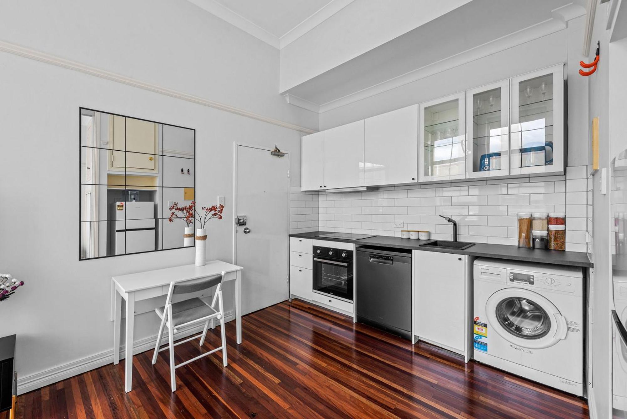 Apartment Stylish 1 Bedroom Retreat In The Heart Of